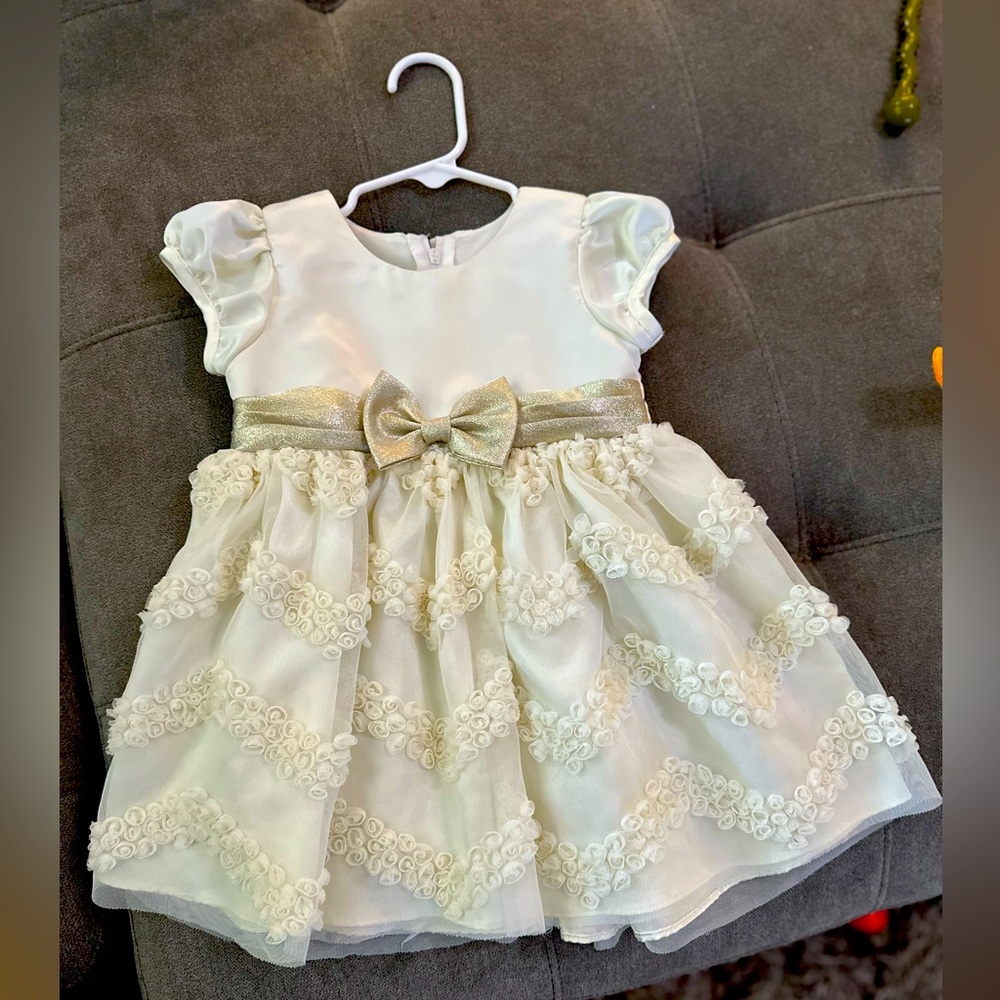 BONNIE BABY GOLD RUFFLE BOW DRESS PERFECT CONDITION. 18 months. Worn once!